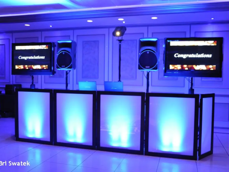 65″ TV Screen On Aluminium Truss